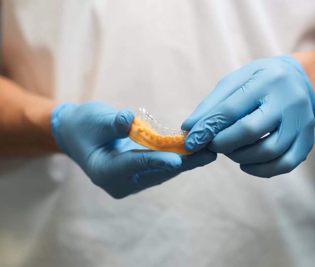 Элайнеры  для выравнивания зубов